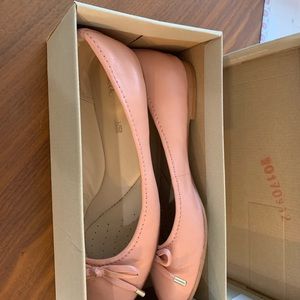 Clarks pink leather flats